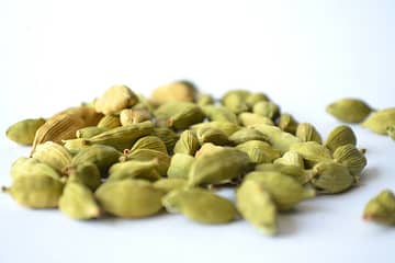 cardamom pods
